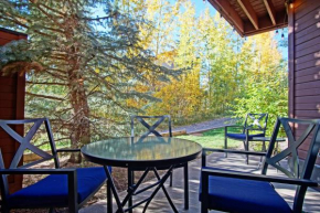 Hot Tub, Free Bus Route, Private Shuttle in Winter, Convenient Location